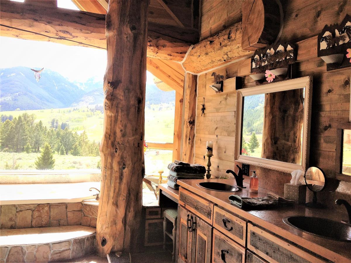 Mcdonald'S Ranch Lodge Gardiner Exterior foto